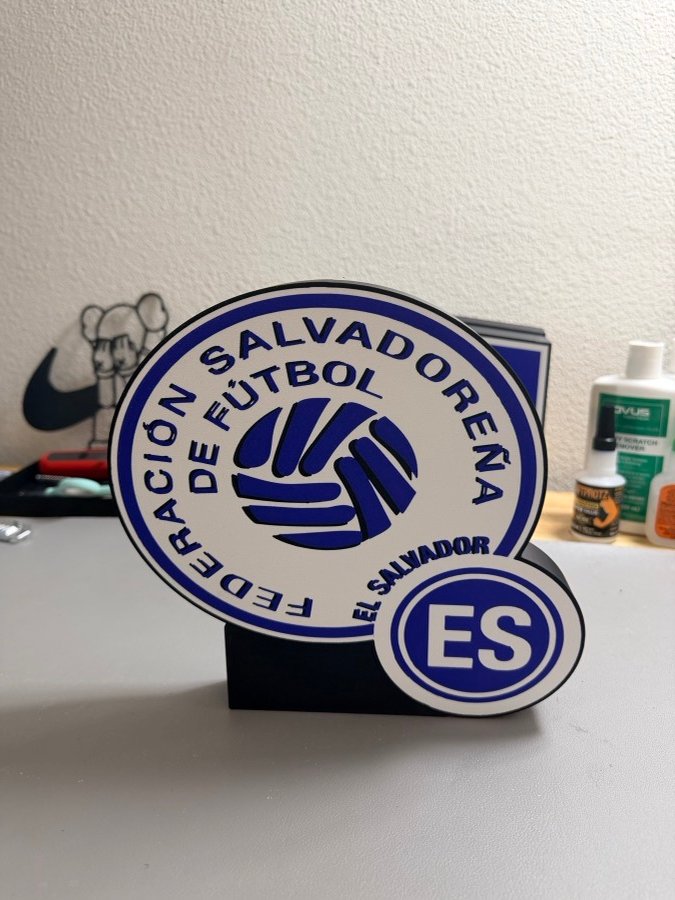 Custom El Salvador federation crest display